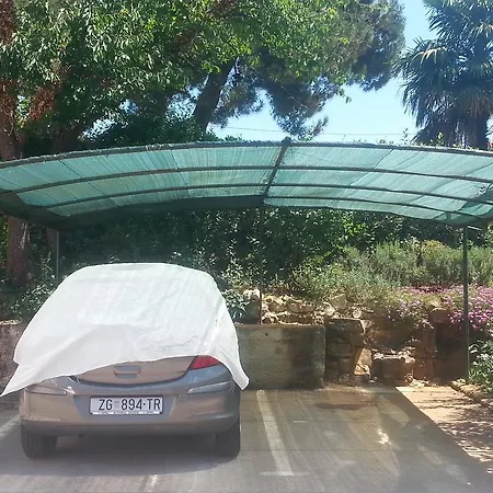 Gostinjska kuća Mia 3*